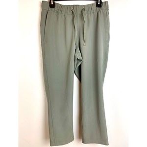 Lululemon Loose Fit Yoga Capri Pants size 8 Sage Green 22” inseam